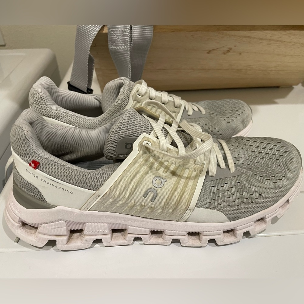 On running cloud shoes